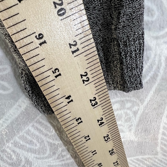 GRAY BLACK WHITE KNIT SWEATER COWL NECK SHORT SEE MEASUREMENTS SO CUTE SLINKY M - Picture 5 of 10